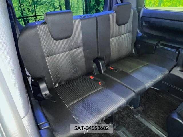 Toyota VOXY 2019-08 332621-9