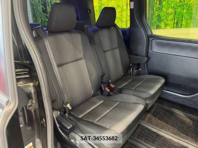 Toyota VOXY 2019-08 332621-8