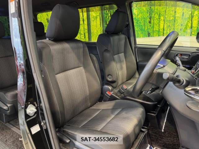 Toyota VOXY 2019-08 332621-7