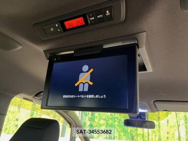 Toyota VOXY 2019-08 332621-5