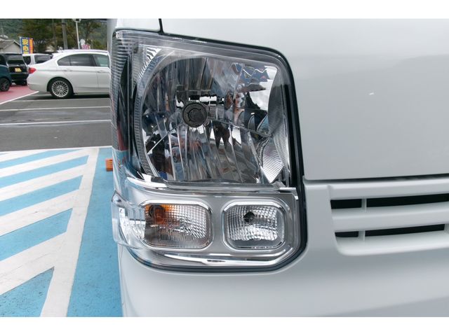 Mazda SCRUM VAN 2023-08 16948-11