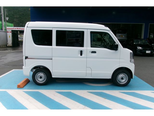 Mazda SCRUM VAN 2023-08 16948-3