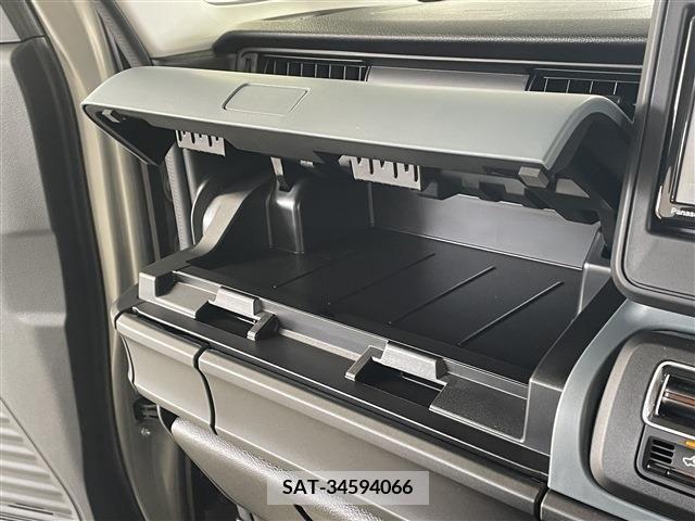 Suzuki SPACIA 2023-08 384504-29