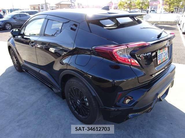 Toyota C-HR 2019-06 213163-2