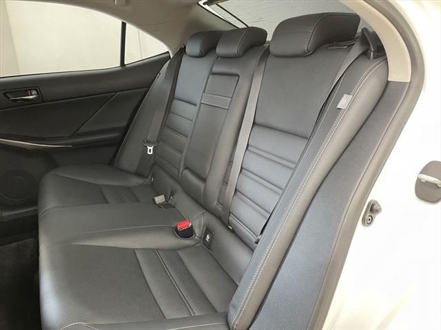 Lexus IS 2014-10 20757-22