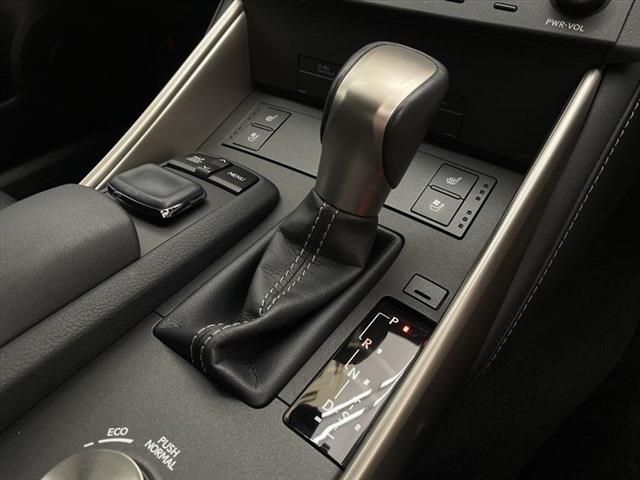 Lexus IS 2014-10 20757-25