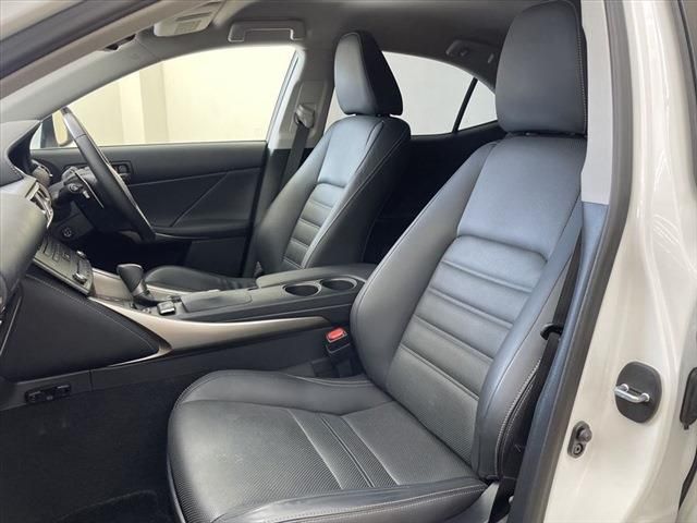 Lexus IS 2014-10 20757-21