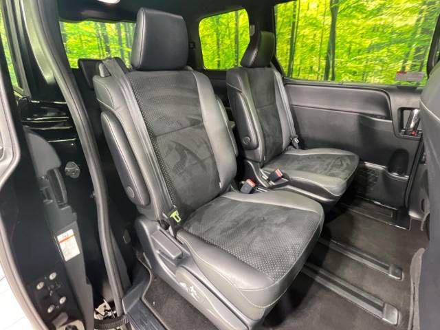 Toyota VOXY 2021-06 181414-9