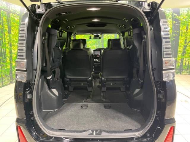 Toyota VOXY 2021-06 181414-11