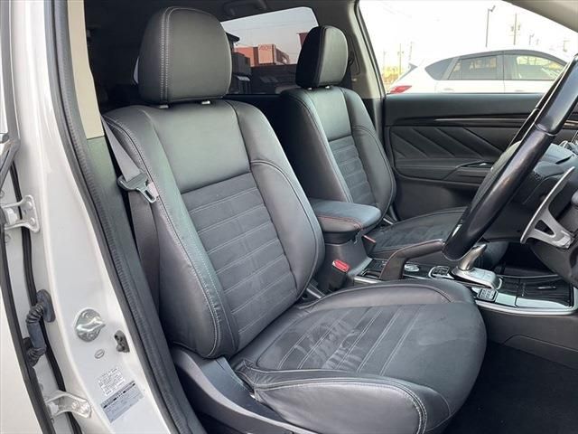 Mitsubishi OUTLANDER PHEV 2015-09 17545-19