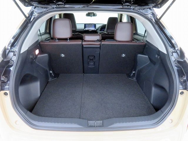 Toyota YARIS CROSS 2020-10 7604-13