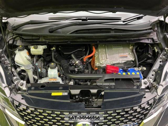 Nissan SERENA 2018-04 332359-19