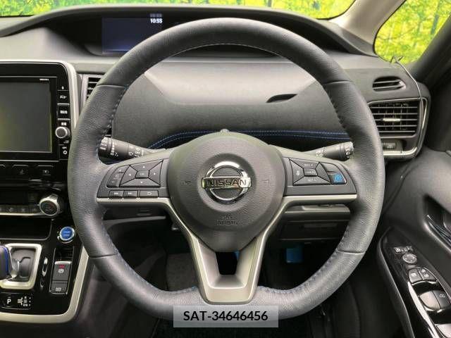 Nissan SERENA 2018-04 332359-12
