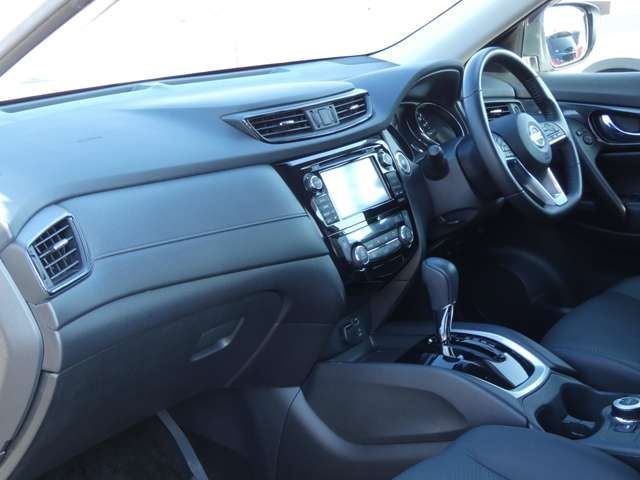Nissan X-TRAIL 2017-01 182699-12