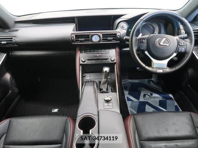 Lexus IS 2018-09 300009-1