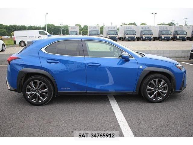 Lexus UX 2018-11 388426-10