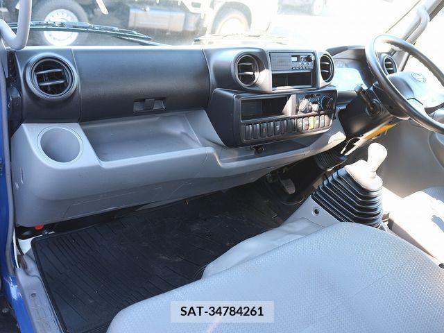 Hino DUTRO 2011-11 205111-3
