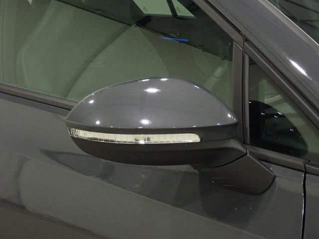 VolksWagen GOLF 2021-06 11352-12