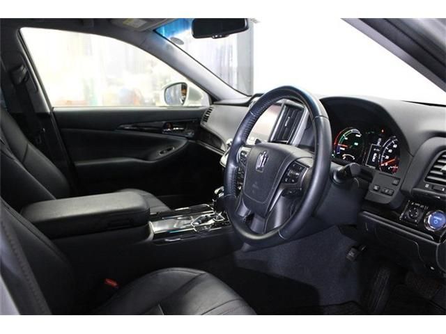 Toyota CROWN SEDAN 2016-10 187255-17