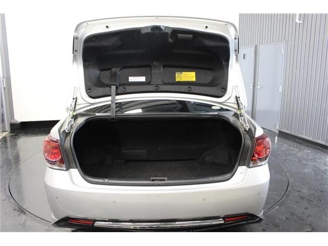Toyota CROWN SEDAN 2016-10 187255-13