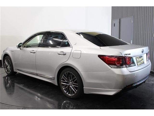 Toyota CROWN SEDAN 2016-10 187255-11