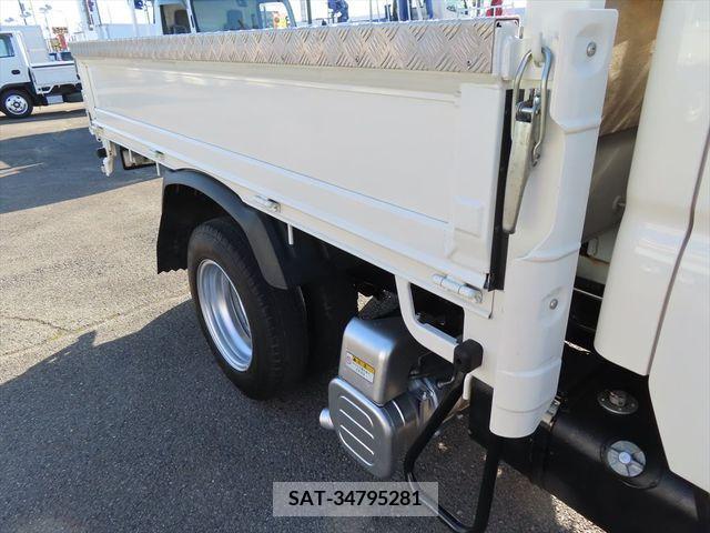 Hino DUTRO 2018-03 230889-18