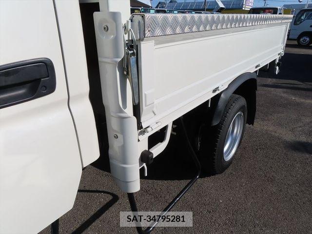 Hino DUTRO 2018-03 230889-19