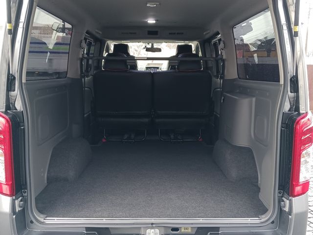 Nissan NV350 Caravan 2020-02 25437-29