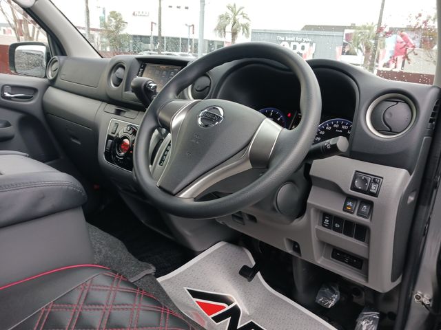 Nissan NV350 Caravan 2020-02 25437-10