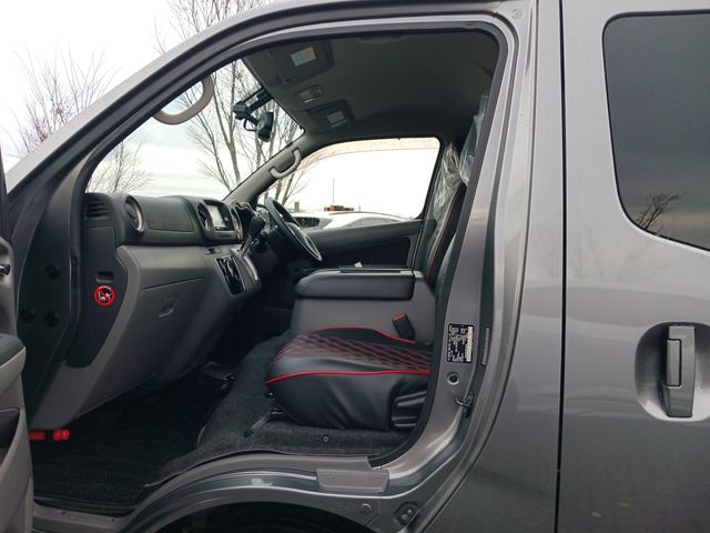 Nissan NV350 Caravan 2020-02 25437-25