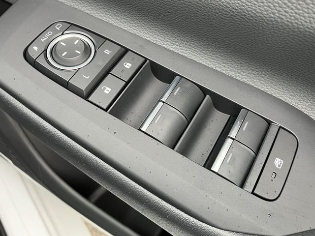 Toyota PRIUS 2023-08 25047-27
