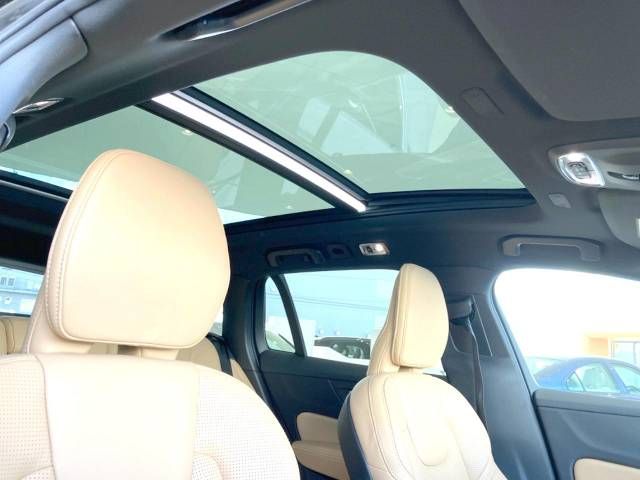 Volvo CROSS COUNTRY 2019-12 10378-4