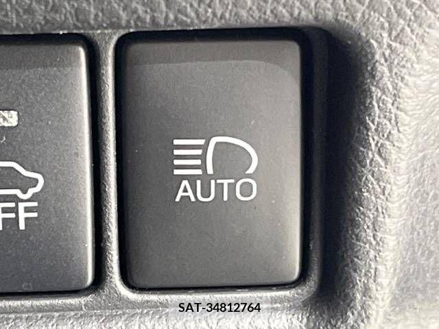 Toyota C-HR 2018-08 232606-18