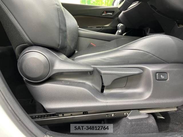 Toyota C-HR 2018-08 232606-16
