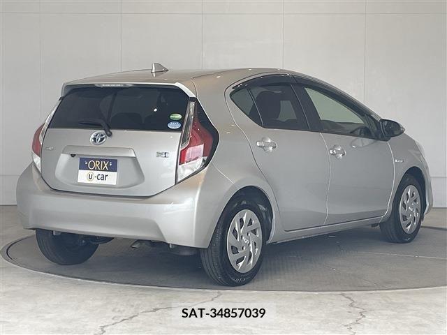 Toyota AQUA 2017-03 356185-1
