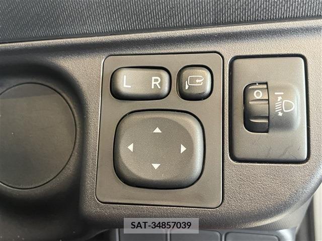 Toyota AQUA 2017-03 356185-14