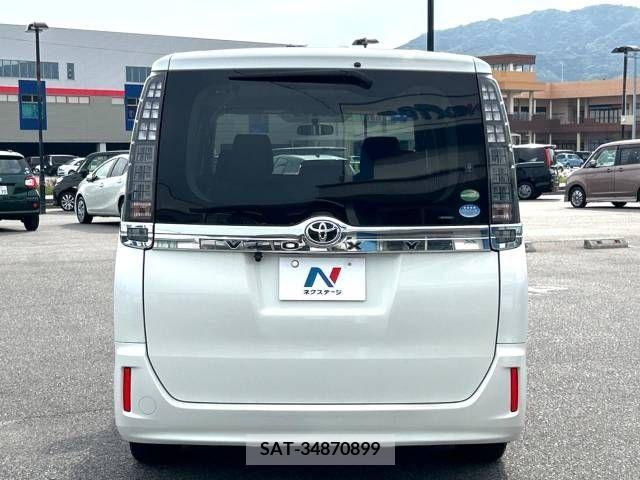Toyota VOXY 2017-07 321526-18