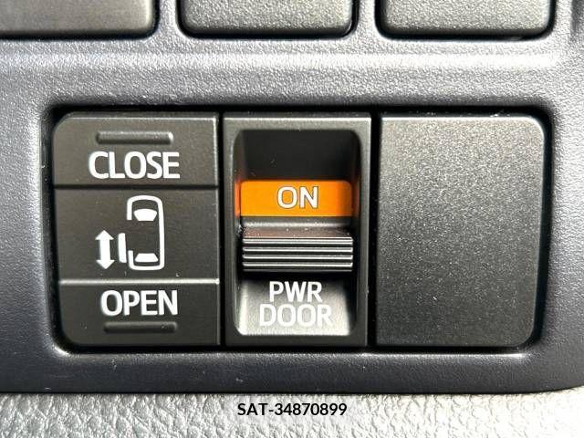 Toyota VOXY 2017-07 321526-3