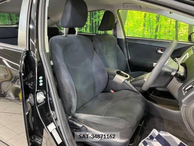 Toyota PRIUS 2013-12 366482-9