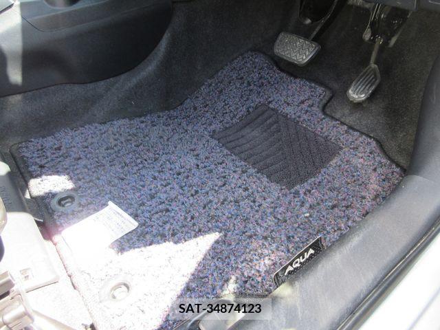Toyota AQUA 2017-06 344817-25