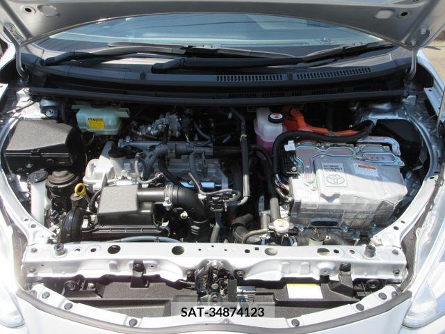 Toyota AQUA 2017-06 344817-19