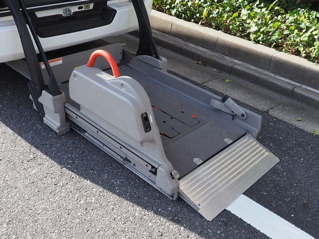 Nissan NV350 Caravan 2015-06 14732-8