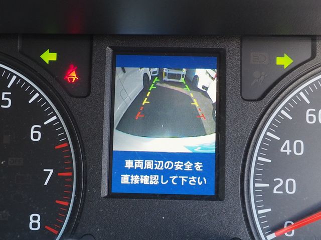Nissan NV350 Caravan 2015-06 14732-5