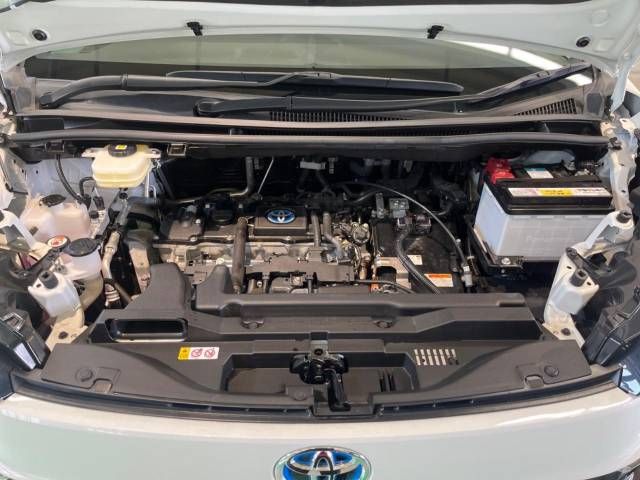 Toyota VOXY HYBRID 2022-09 20559-18