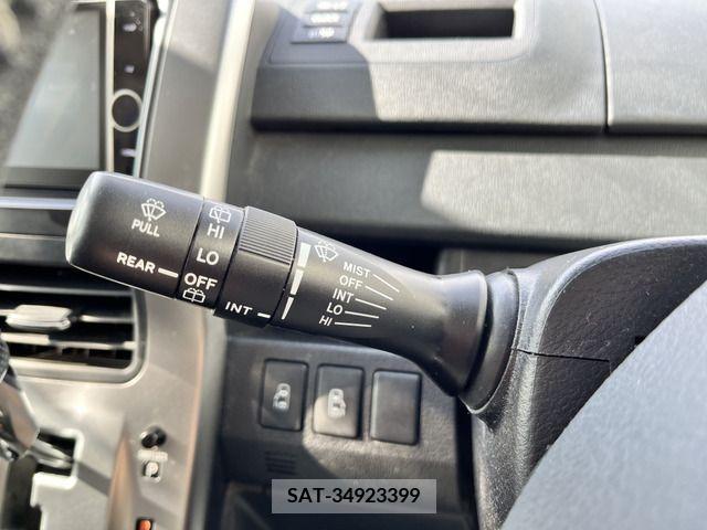 Toyota VOXY 2012-10 223882-16