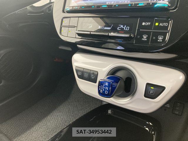 Toyota PRIUS PHV 2017-08 282552-11