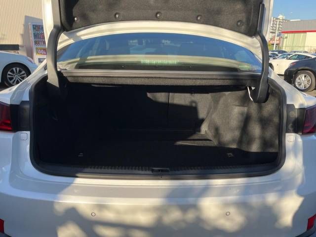 Lexus IS 2014-02 27433-11