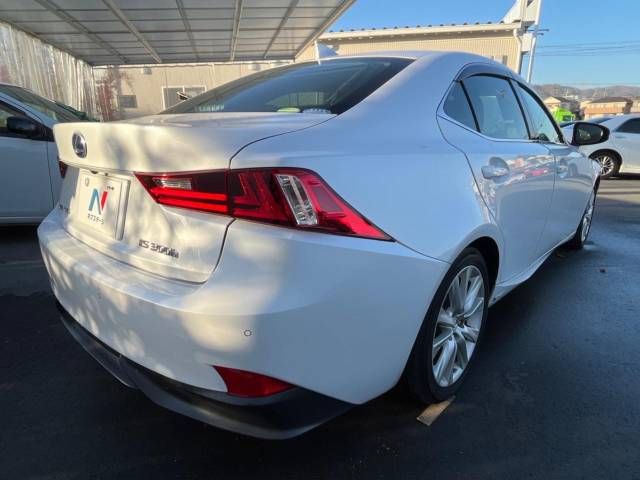 Lexus IS 2014-02 27433-17