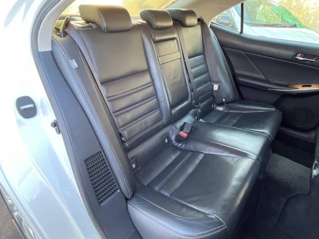 Lexus IS 2014-02 27433-10