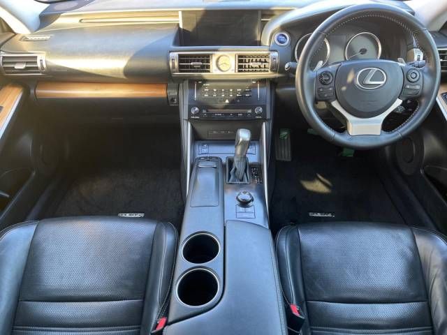 Lexus IS 2014-02 27433-1